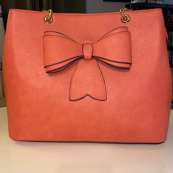 2 in 1 Purse. Coral with Bow. Gold Hardware. Straps included. Ruby Collection. - Picture 2 of 10